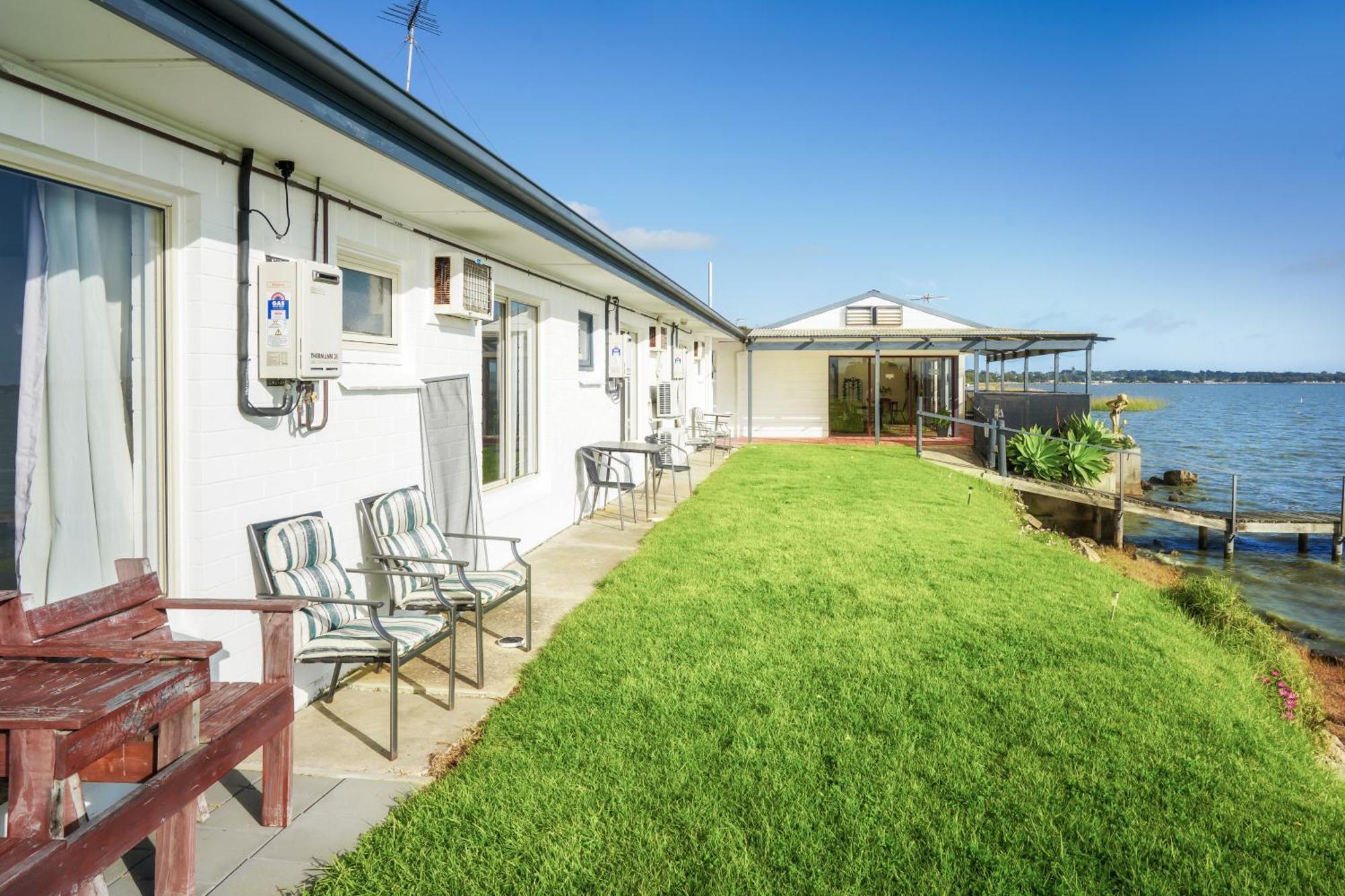 Meningie Waterfront Motel Exterior photo