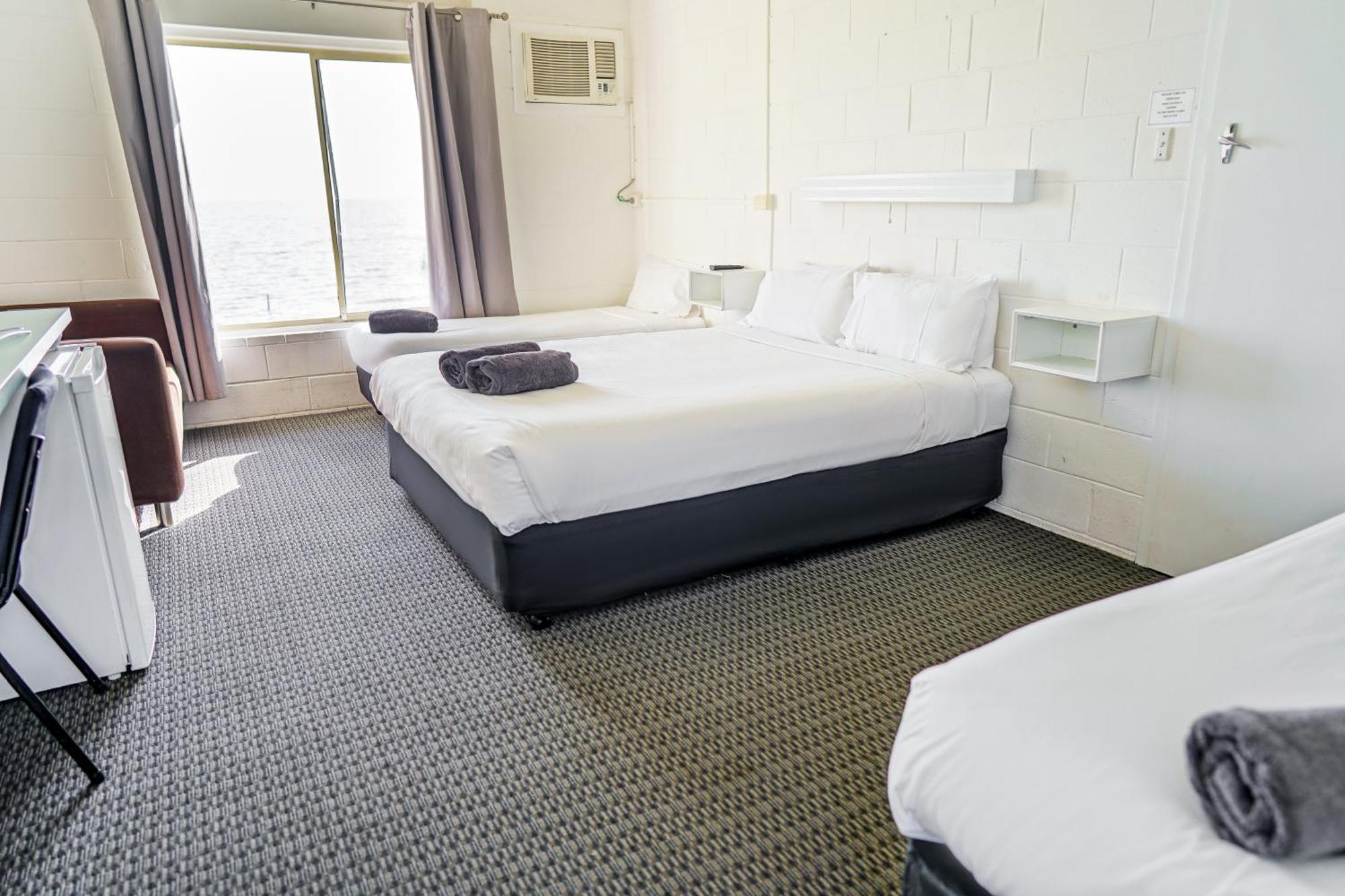 Meningie Waterfront Motel Exterior photo