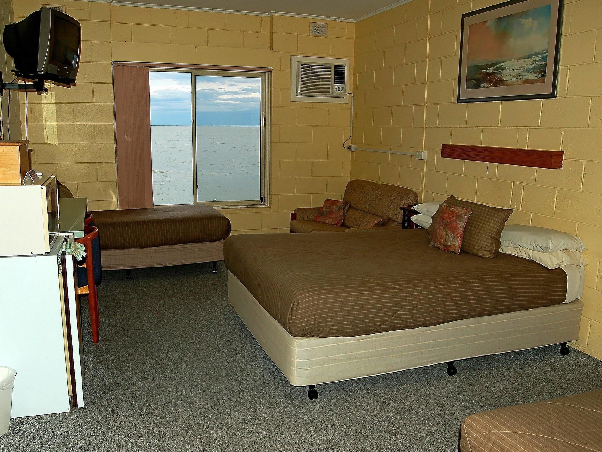 Meningie Waterfront Motel Exterior photo